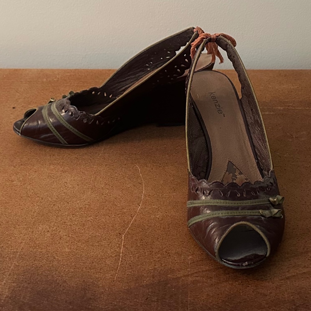 Kenzie Brown Peep-Toe Slingback Heels Size 10